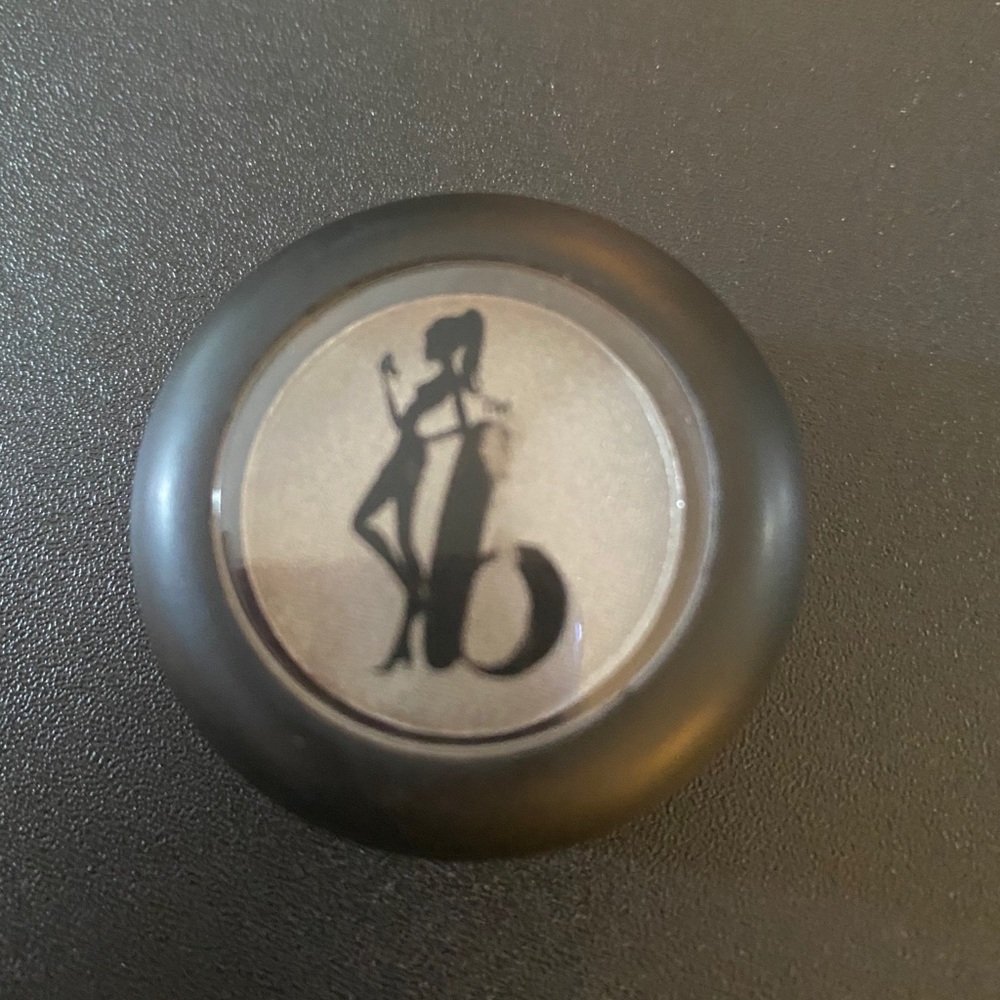 BNIB Be A Bombshell Eyeshadow (Dancing Queen)